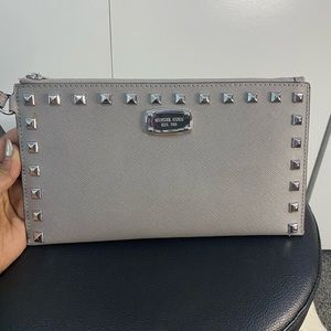 EUC Michael Kors wristlet